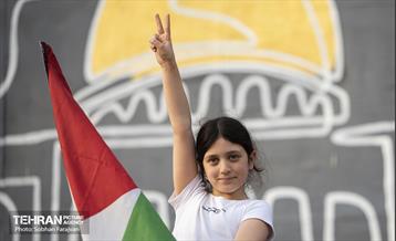 استقبال از خانواده شهدای غزه در میدان فلسطین تهران 9