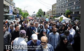 حضور شهردار تهران در راهپیمایی روز قدس 12