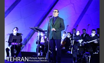 کنسرت آنلاین علیرضا قربانی در میدان آزادی 36