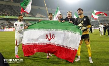 جشن و شادی بازیکنان و کادر فنی تیم ملی ایران پس از صعود به جام جهانی 2022