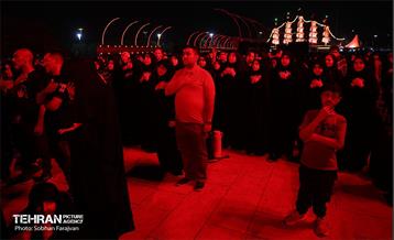 آئین بدرقه زائران اربعین در میدان آزادی 12