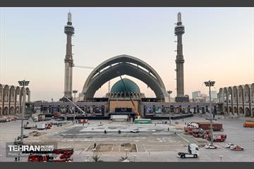 آماده سازی مصلی امام خمینی(ره) در آستانه مراسم وداع با رهبر شهید