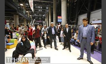 حضور شهردار تهران در باغ کتاب در کمپین با مهر تا مهر 10