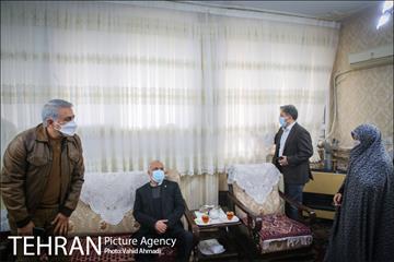 دیدار شهردار تهران با مادر شهیدان خالقی پور 2