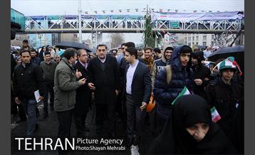 حضور شهردار تهران در راهپیمایی یوم الله 22 بهمن 1