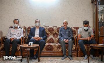 حضور شهردار تهران در منزل آتش نشان شهید مرتضی حیدری 11