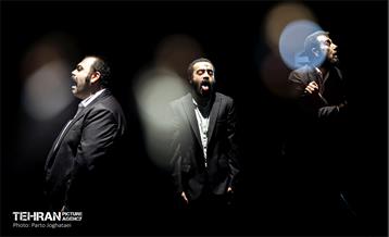 نمایش «تن‌ها» 7