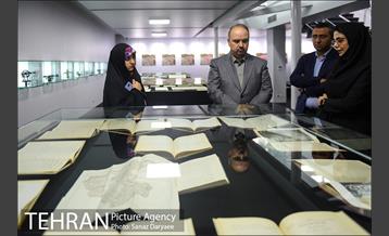 بازدید مدیرکل دفتر شهردار تهران از نمایشگاه دائمی نقشه 11