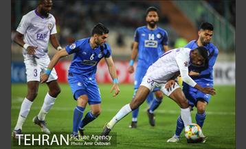 دیدار تیم‌های فوتبال استقلال - العین امارات 16