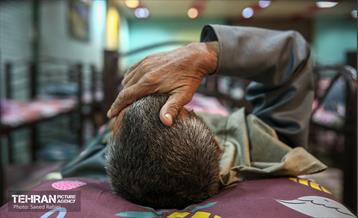 بازدید رئیس سازمان مدیریت بحران شهرداری تهران از گرمخانه خاوران 62