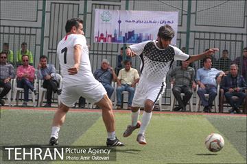 دیدار دوستانه بین پیشکسوتان پرسپولیس-استقلال با کودکان کار 5