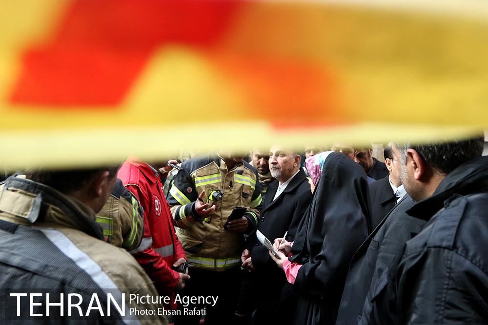 بازدید شهردار تهران از محل آتش‌سوزی ساختمان برق حرارتی وزارت نیرو  12