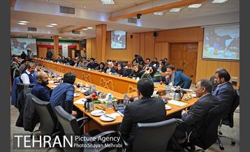 نشست صمیمانه دکتر نجفی با خبرنگاران حوزه شهری 9