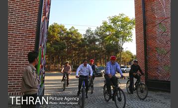 بازدید پیروز حناچی شهردار تهران از بوستان جنگلی چیتگر تا دریاچه شهدای خلیج فارس 8