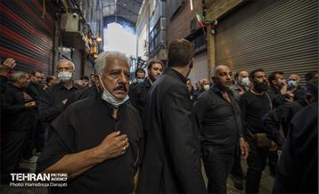 چهارپایه خوانی در بین دسته های عزاداری بازار تهران حرمت خاصی دارد.