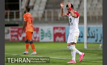 دیدار تیم های فوتبال سایپا و پرسپولیس 23
