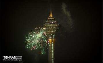 نورافشانی جشن پیروزی انقلاب اسلامی در برج میلاد 1