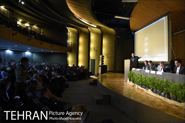 حضور دکتر گیل آبادی و سخنرانی در اجلاس حکمرانی شهری ظرفیت و توسعه نهادی