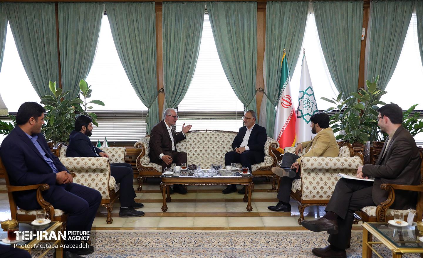 دیدار سفیر ایران در قطر با شهردار تهران