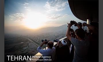 استهلال هلال ماه شوال از فراز برج میلاد تهران 9