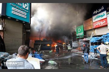 حریق در بازار آهن شادآباد 32