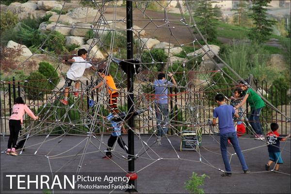 عصر تابستانی در بوستان آبشار تهران 1