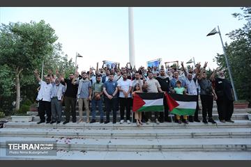 اهتزاز بزرگترین پرچم فلسطین جهان در تهران 11