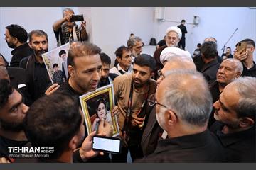 دیدار شهردار تهران با اعضای خانواده شهدای مدرسه شجره طیبه میناب 29