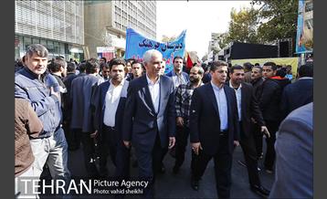 حضور شهردار تهران در راهپیمایی 13 آبان 8