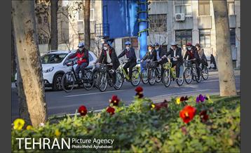 پویش سه شنبه های بدون خودرو در منطقه 8