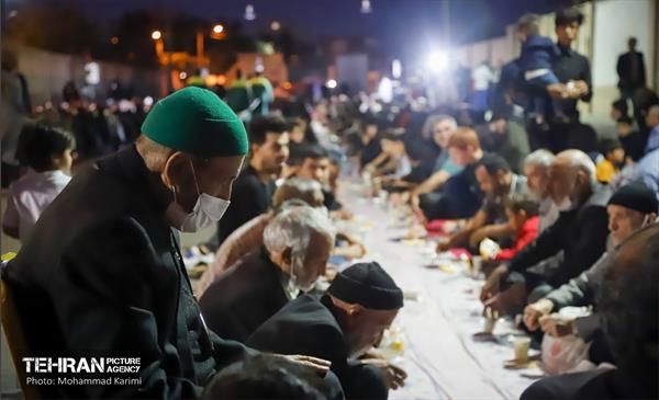 توزیع ۷۰۰۰ بسته افطاری ساده در ۳ محله منطقه۱۶