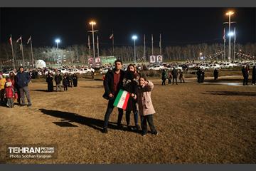 نورافشانی جشن پیروزی انقلاب اسلامی در میدان آزادی 13