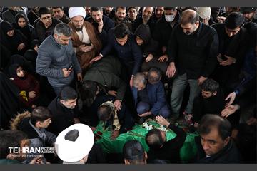 مراسم تشییع پیکر شهید مدافع حرم «حسین محمدی» 18