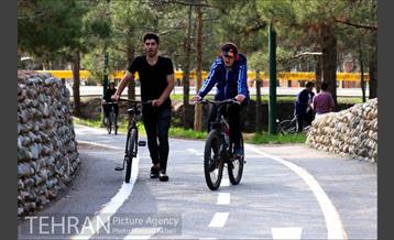 دوچرخه سواری در پارک چیتگر