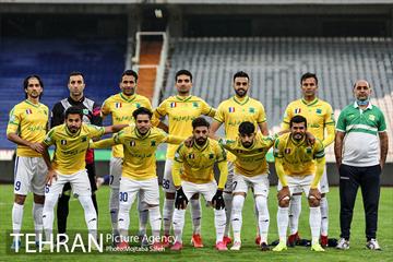 دیدار تیم‌های فوتبال استقلال و صنعت نفت آبادان  5
