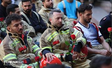 مسابقه پله‌نوردی آتش‌نشانان در برج میلاد 52