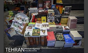 کتاب فروشی های خیابان کریم خان زند 13