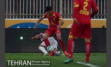 دیدار تیم های فوتبال نفت تهران و پرسپولیس