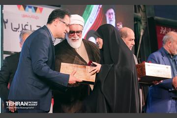 اهتزاز پرچم سبز رضوی بر فراز برج پرچم ایران 3