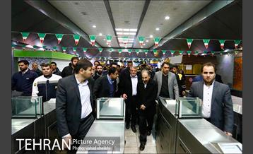 حضور شهردار تهران در راهپیمایی با مترو 3