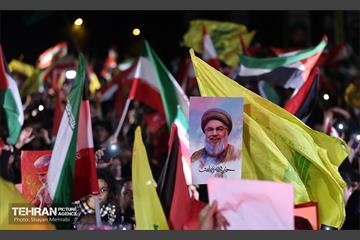شادی مردم تهران پس از حمله موشکی ایران 26