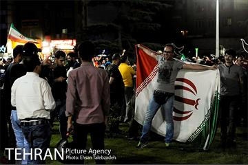 شادی مردم تهران پس از صعود تیم ملی فوتبال به جام جهانی 18