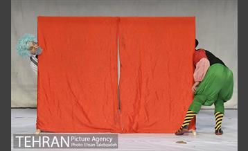 نمایش «مخ پریشون های شلم‎» 12