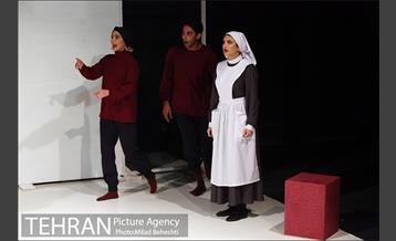 نمایش گریز از مرکز 15