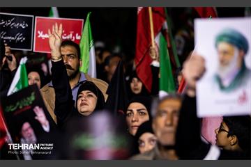 مراسم عزاداری شهادت رهبر انقلاب اسلامی در میدان ولیعصر(عج)