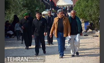 بازدید پیروز حناچی از موکب‌های مسیر نجف تا کربلا 2