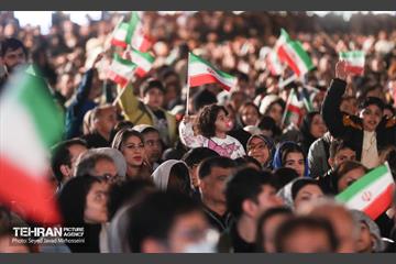 رویداد «شب ایران» در میدان انقلاب اسلامی 17