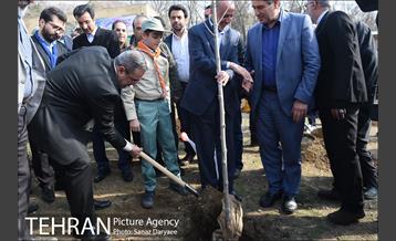 آیین درختکاری با حضور دکتر بطحایی وزیر محترم آموزش و پرورش 19