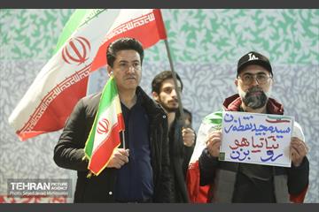 تجمع شب سی‌وچهارم در میدان انقلاب 19