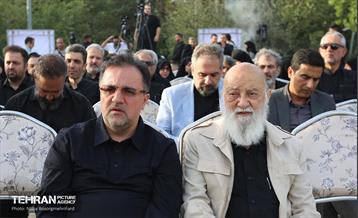 اهتزاز پرچم عزای حسینی بر فراز برج پرچم ایران 37